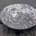onyx table, round, with iron base