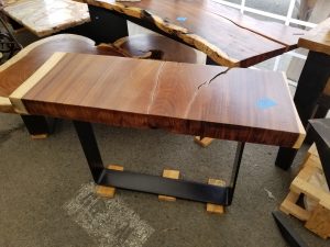 Parota wood hall table with metal base