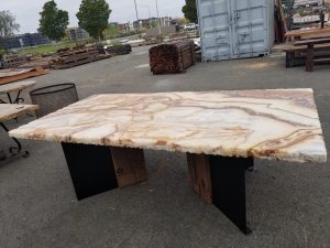 Onyx table with iron base
